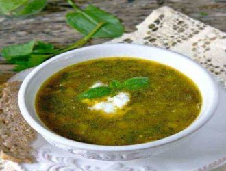 Быстрый и простой рецепт супа из крапивы с яйцом и картошкой