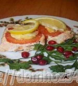 Рецепт приготовления сочной горбуши в духовке с сыром и помидорами