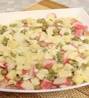 Рецепт салата с крабовыми палочками и яблоком