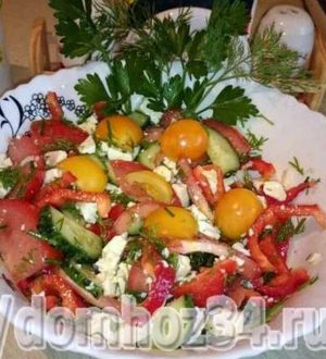 Салат с брынзой и помидорами в греческом стиле с огурцами за 25 минут