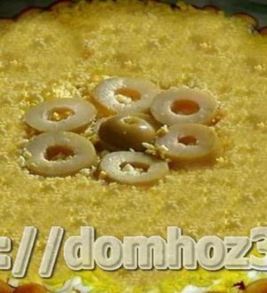 Вкусный и быстрый салат с соленым печеньем под названием «Рыбки»