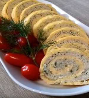 Рецепт вкусного сырного рулета с курицей, творогом и чесноком