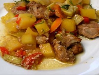 Мясо, запеченное в духовке с овощами и картошкой
